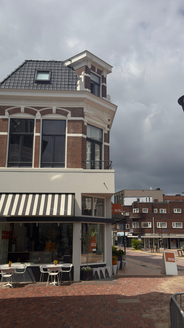 Kleine Aanpassing, Groot Verschil: SIJL Vernieuwt haar Gevel aan de Gedempte Singel
