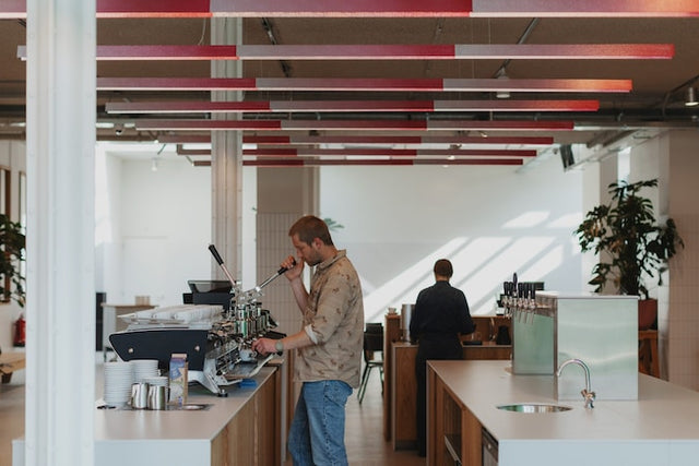 Man Met Bril Koffie Hotel