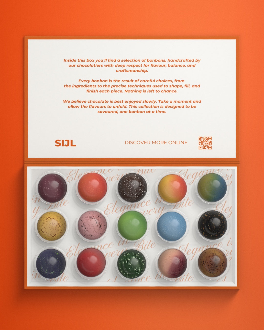 Bonbonbox van SIJL met 15 handgemaakte bonbons, open met de binnenkant van het deksel