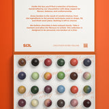 Grote bonbonbox van SIJL met 24 handgemaakte bonbons, open met de binnenkant van het deksel