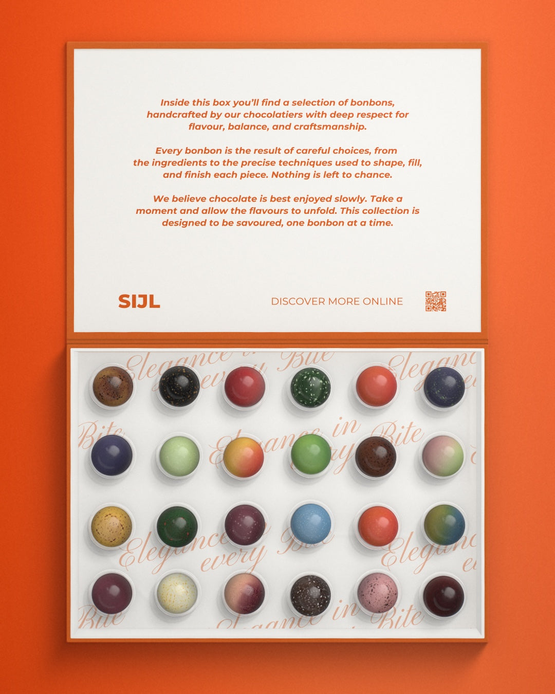 Grote bonbonbox van SIJL met 24 handgemaakte bonbons, open met de binnenkant van het deksel