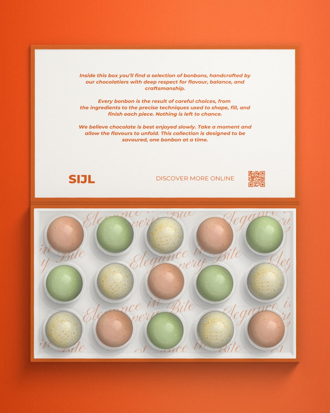 Cocktailbox van SIJL met 15 cocktailbonbons, open met de binnenkant van het deksel