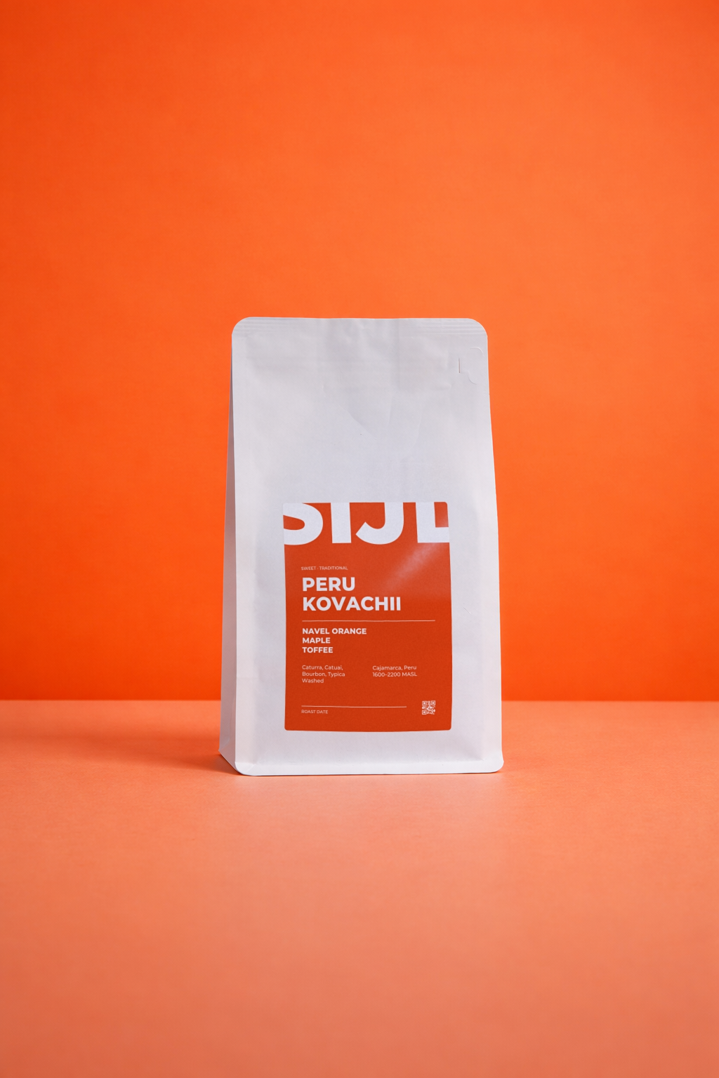Peru Kovachii koffiebonen van SIJL in een witte zak met oranje label
